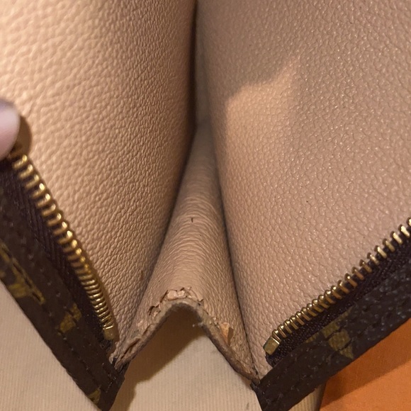 Authentic Louis Vuitton pochette monogram - Picture 10 of 15